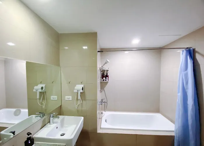 Luxurious Modern Cozy Bayview Poolview Cityview 1 2 3 Bedrooms Near Airports Okada Solaire Moa Apartment *