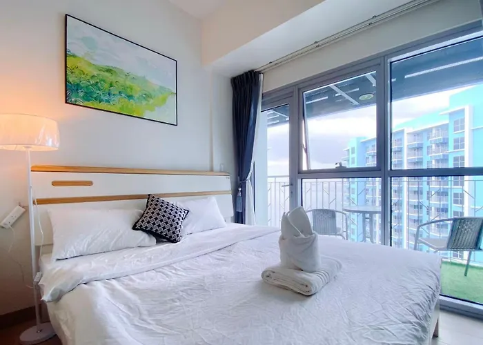 Luxurious Modern Cozy Bayview Poolview Cityview 1 2 3 Bedrooms Near Airports Okada Solaire Moa Apartment *