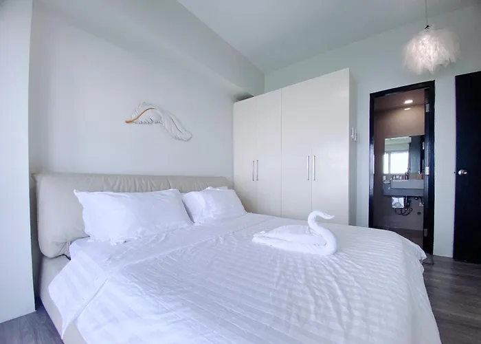 Luxurious Modern Cozy Bayview Poolview Cityview 1 2 3 Bedrooms Near Airports Okada Solaire Moa