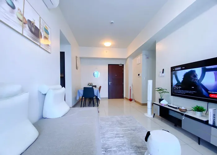 Luxurious Modern Cozy Bayview Poolview Cityview 1 2 3 Bedrooms Near Airports Okada Solaire Moa Apartment
