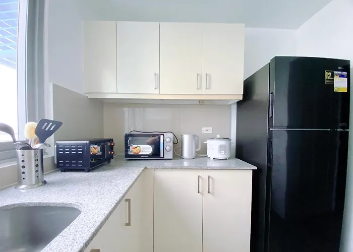 Luxurious Modern Cozy Bayview Poolview Cityview 1 2 3 Bedrooms Near Airports Okada Solaire Moa *