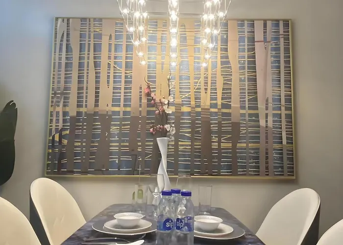 Luxurious Modern Cozy Bayview Poolview Cityview 1 2 3 Bedrooms Near Airports Okada Solaire Moa *