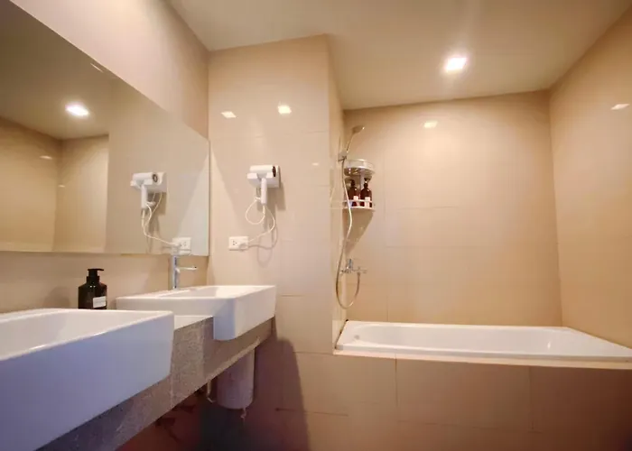 Apartment Luxurious Modern Cozy Bayview Poolview Cityview 1 2 3 Bedrooms Near Airports Okada Solaire Moa Manila
