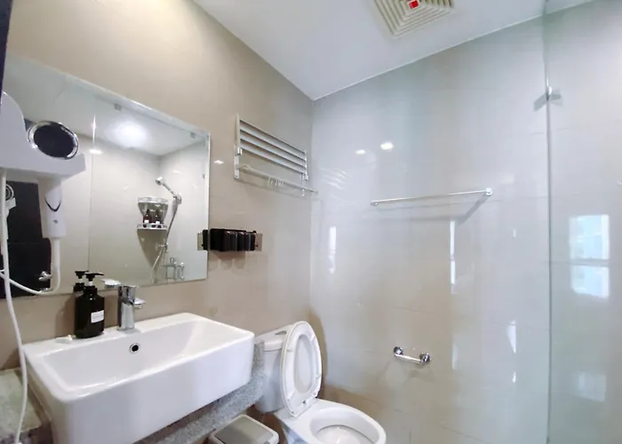 Luxurious Modern Cozy Bayview Poolview Cityview 1 2 3 Bedrooms Near Airports Okada Solaire Moa Manila