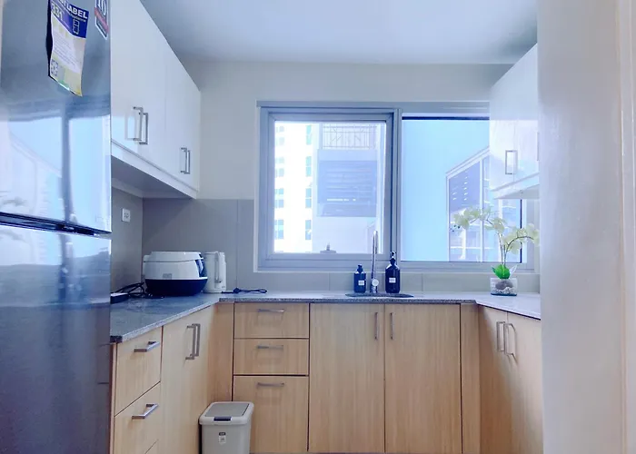 Luxurious Modern Cozy Bayview Poolview Cityview 1 2 3 Bedrooms Near Airports Okada Solaire Moa Apartment Manila