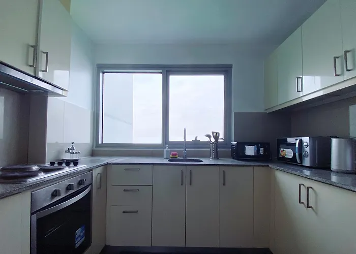 Luxurious Modern Cozy Bayview Poolview Cityview 1 2 3 Bedrooms Near Airports Okada Solaire Moa *