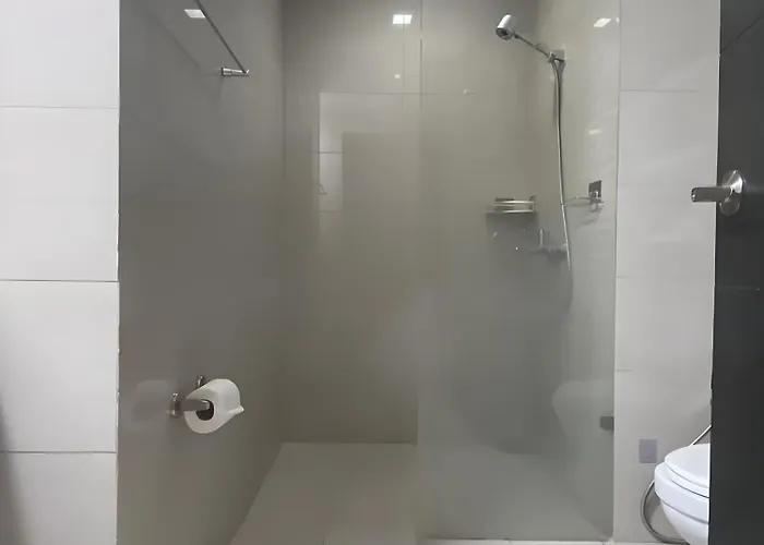 Luxurious Modern Cozy Bayview Poolview Cityview 1 2 3 Bedrooms Near Airports Okada Solaire Moa *