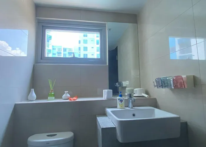 Luxurious Modern Cozy Bayview Poolview Cityview 1 2 3 Bedrooms Near Airports Okada Solaire Moa Apartment *