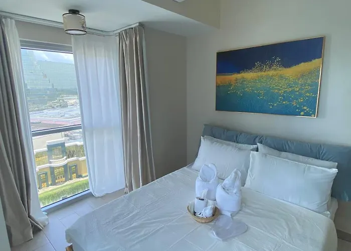 Luxurious Modern Cozy Bayview Poolview Cityview 1 2 3 Bedrooms Near Airports Okada Solaire Moa Manila