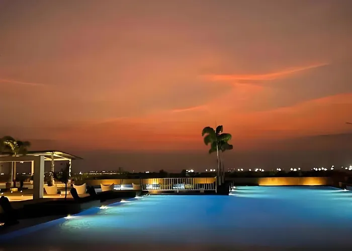 Luxurious Modern Cozy Bayview Poolview Cityview 1 2 3 Bedrooms Near Airports Okada Solaire Moa Apartment Manila