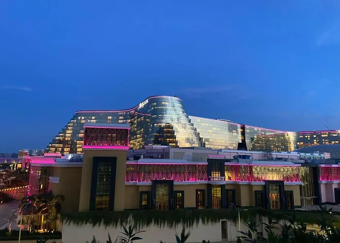 Luxurious Modern Cozy Bayview Poolview Cityview 1 2 3 Bedrooms Near Airports Okada Solaire Moa Apartment *