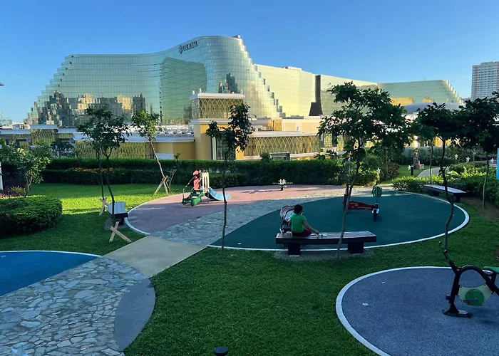 Luxurious Modern Cozy Bayview Poolview Cityview 1 2 3 Bedrooms Near Airports Okada Solaire Moa
